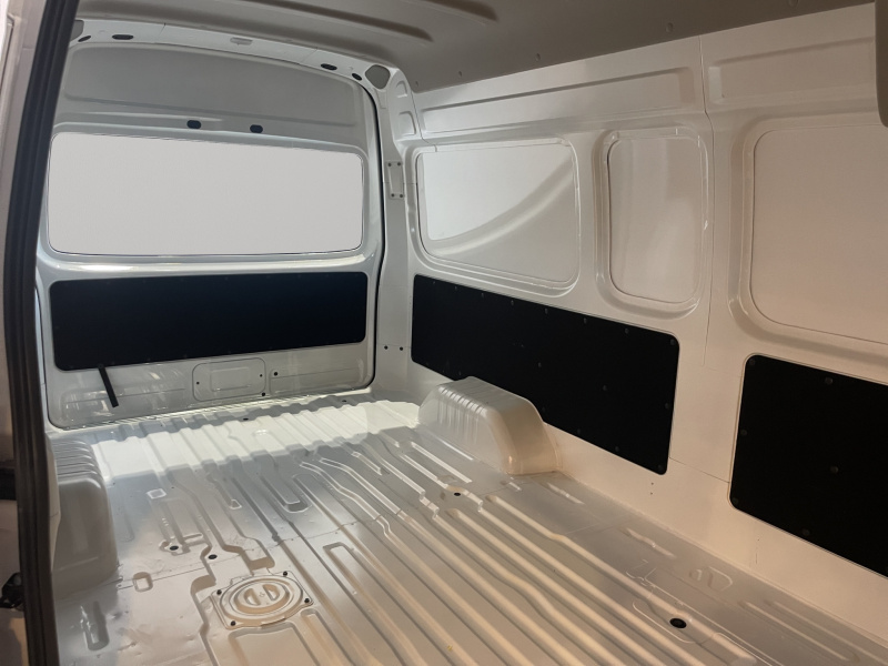 Nissan Comerciales Urvan Panel 4 pts. Amplia, TM5, a/ac. 2024